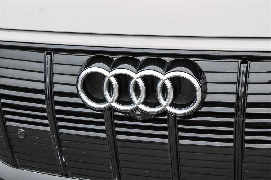 Thumbnail: 2022 Audi e-tron - 9