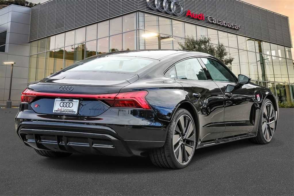 Thumbnail: 2026 Audi e-tron GT - 4