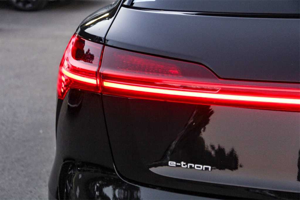 Thumbnail: 2022 Audi e-tron - 11