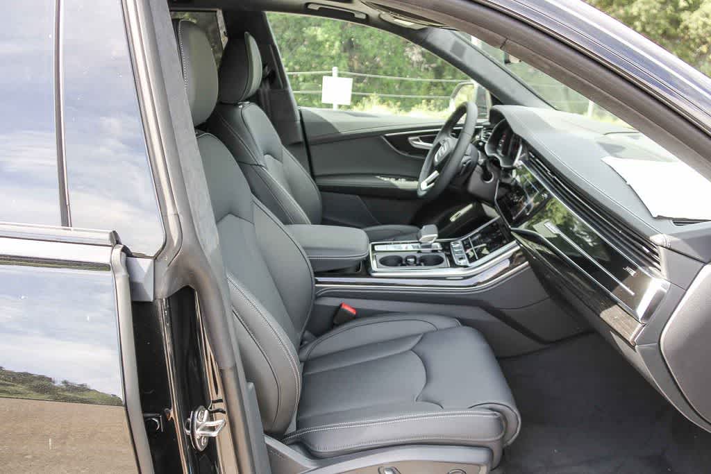 Thumbnail: 2026 Audi Q8 - 18