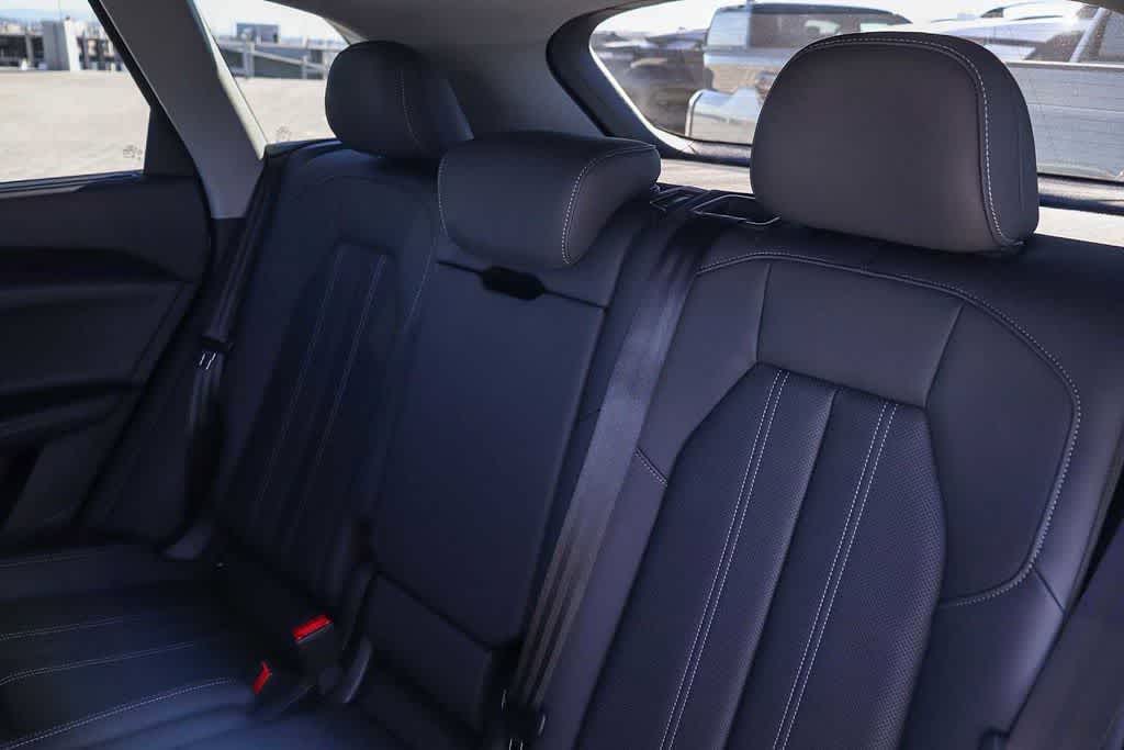 Thumbnail: 2025 Audi Q5 - 22