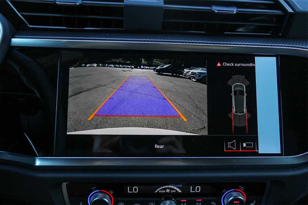 Thumbnail: 2025 Audi Q3 - 23