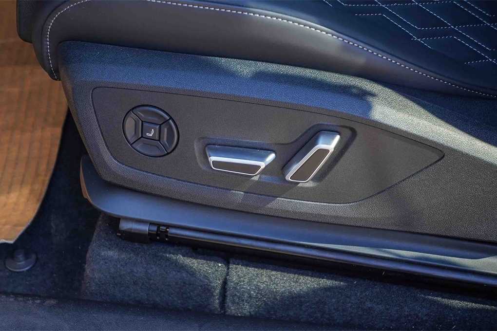Thumbnail: 2025 Audi SQ6 e-tron - 23