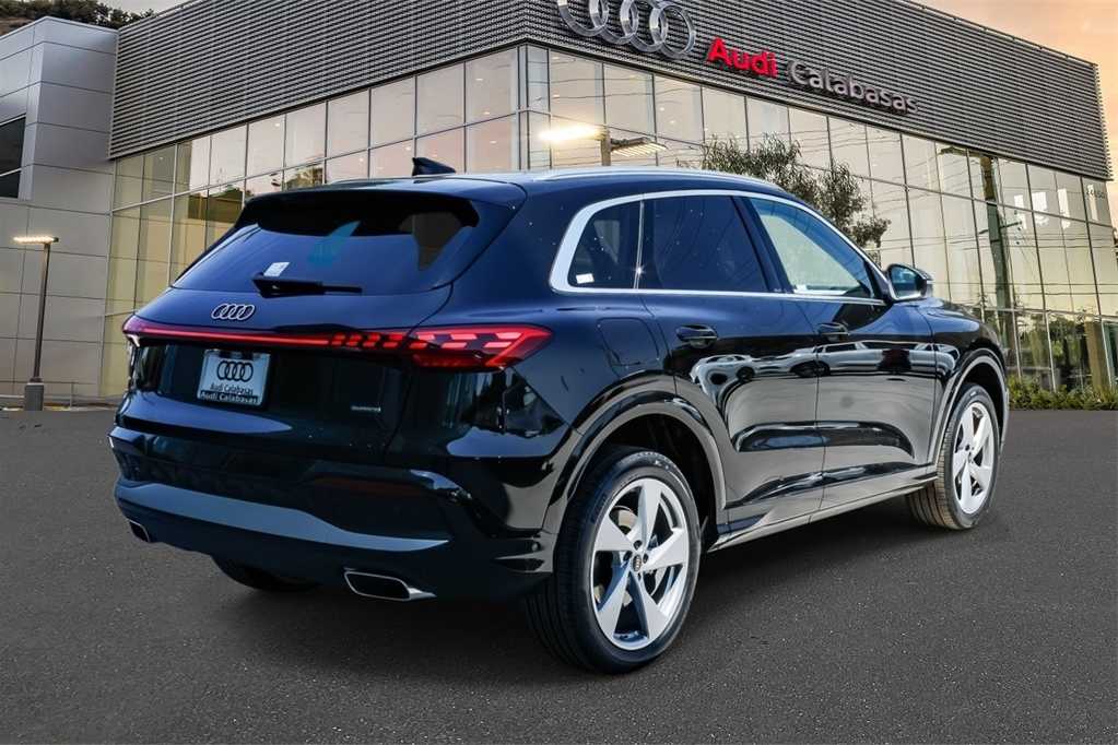 Thumbnail: 2025 Audi Q5 - 4