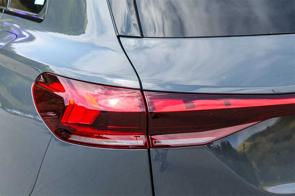 Thumbnail: 2025 Audi Q6 e-tron - 7