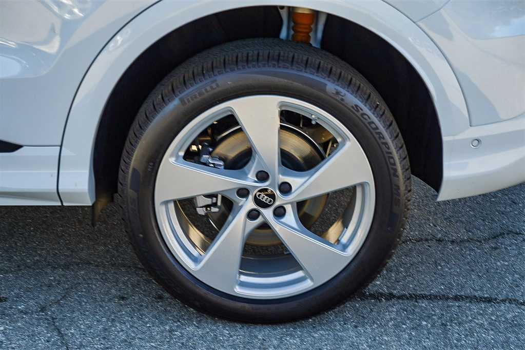 Thumbnail: 2025 Audi Q5 - 11