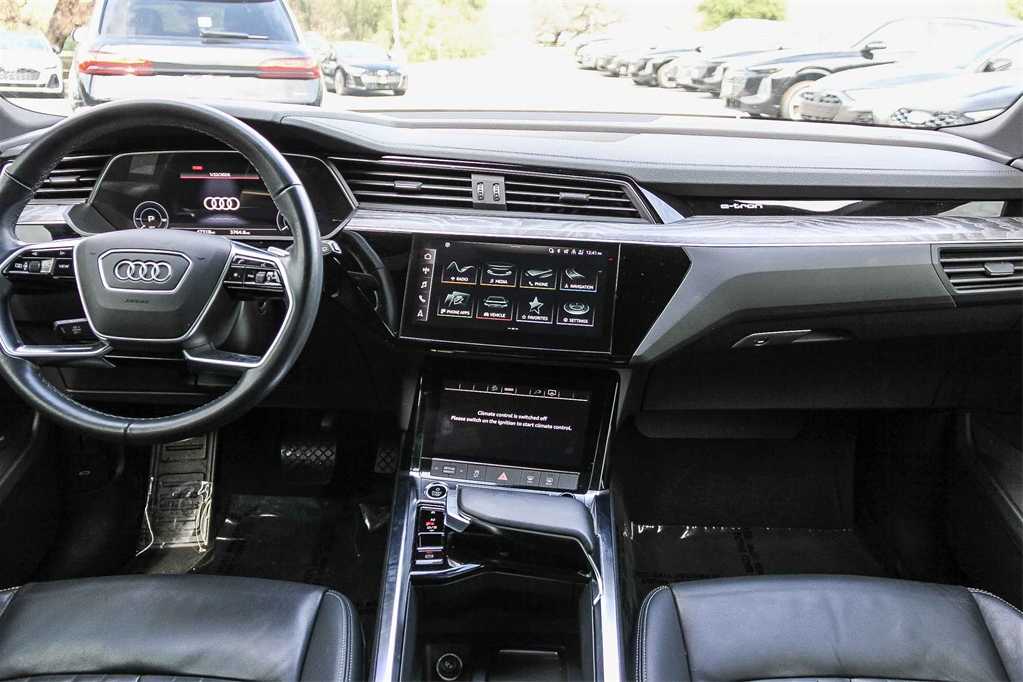 Thumbnail: 2022 Audi e-tron - 13