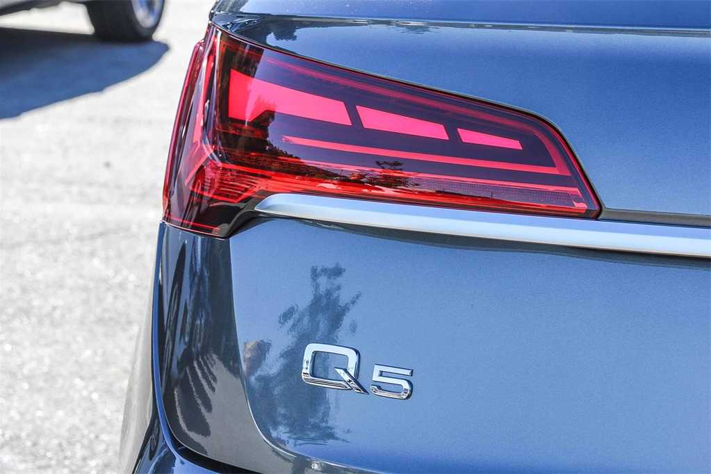 Thumbnail: 2022 Audi Q5 - 11