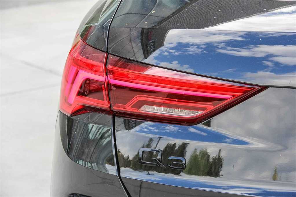 Thumbnail: 2025 Audi Q3 - 11