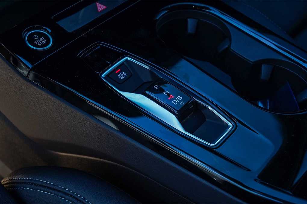 Thumbnail: 2025 Audi Q6 e-tron - 21