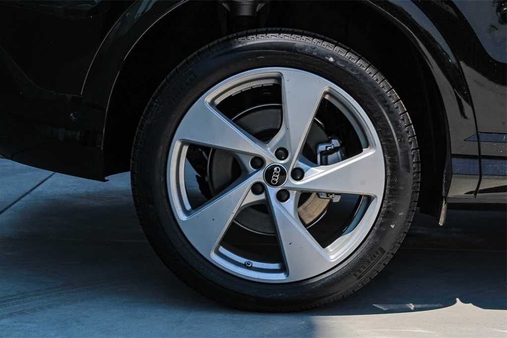 Thumbnail: 2025 Audi Q5 - 12