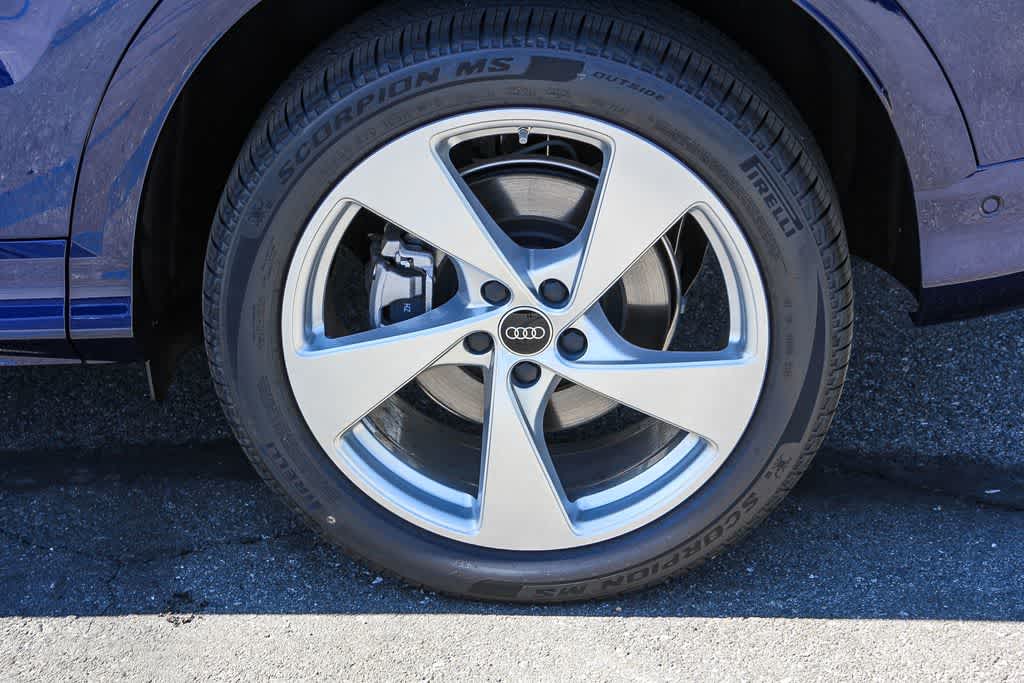 Thumbnail: 2025 Audi Q5 - 10