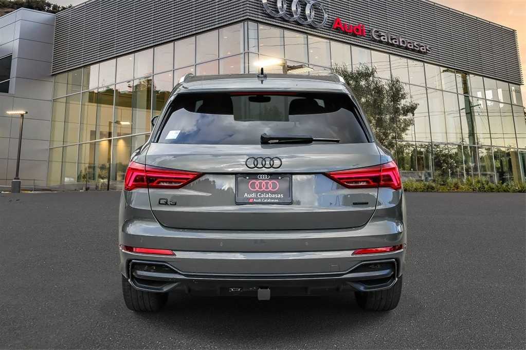 Thumbnail: 2022 Audi Q3 - 3