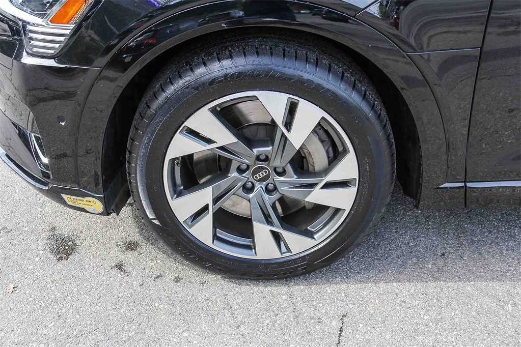 Thumbnail: 2022 Audi e-tron - 9