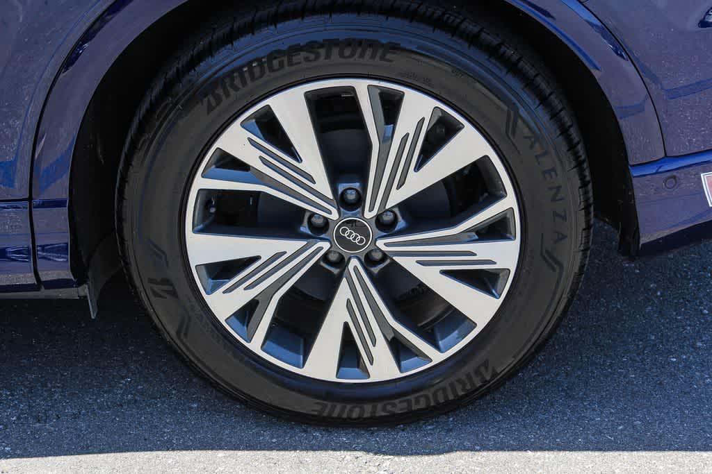 Thumbnail: 2023 Audi Q4 e-tron - 10