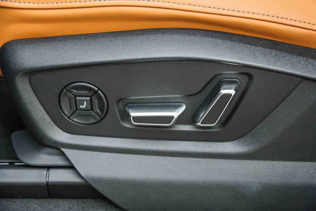 Thumbnail: 2026 Audi RS Q8 - 21