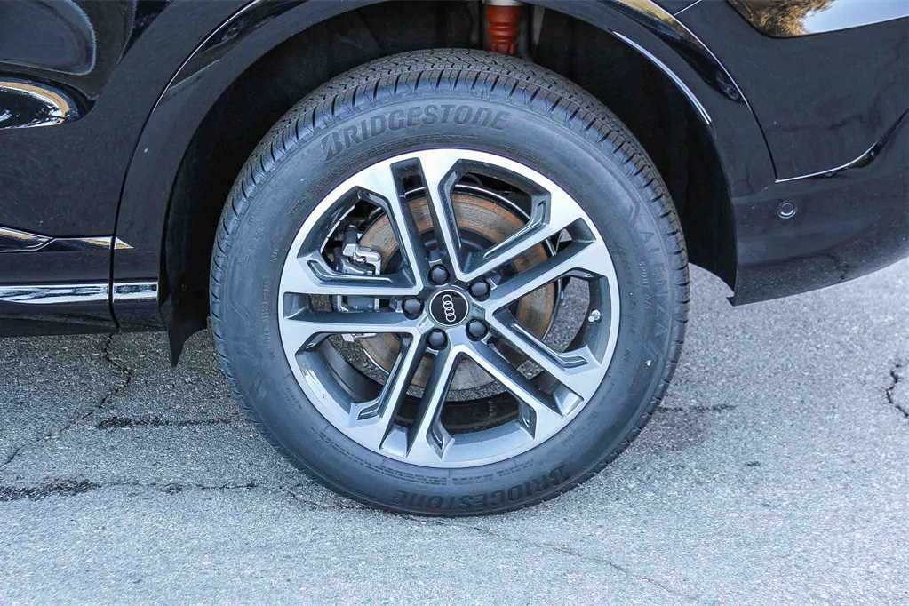 Thumbnail: 2025 Audi Q5 - 10