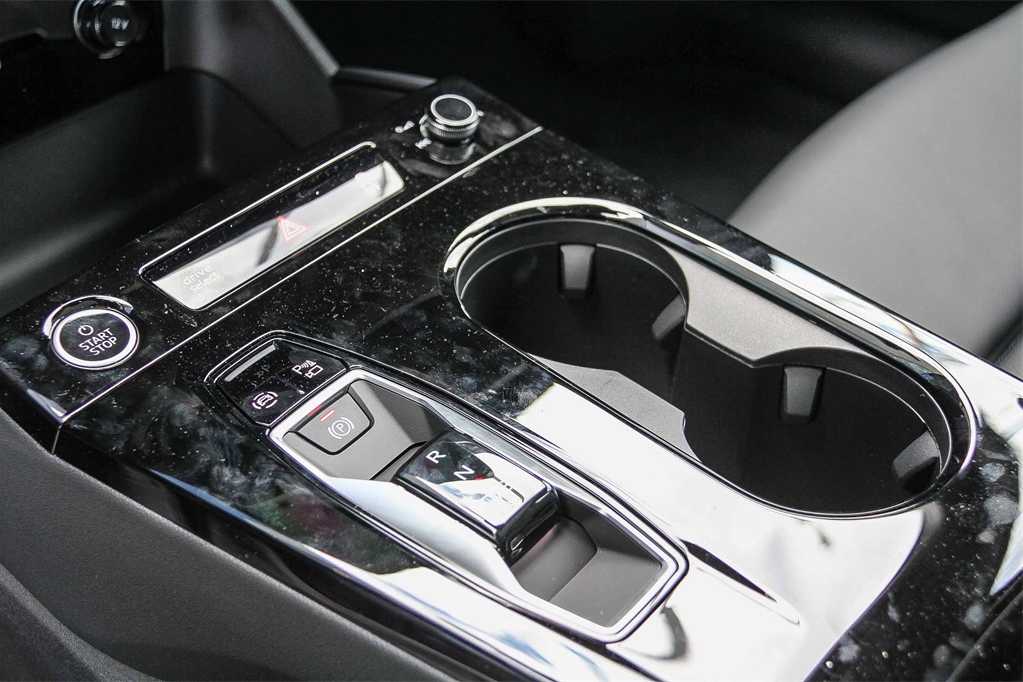 Thumbnail: 2025 Audi e-tron S - 20