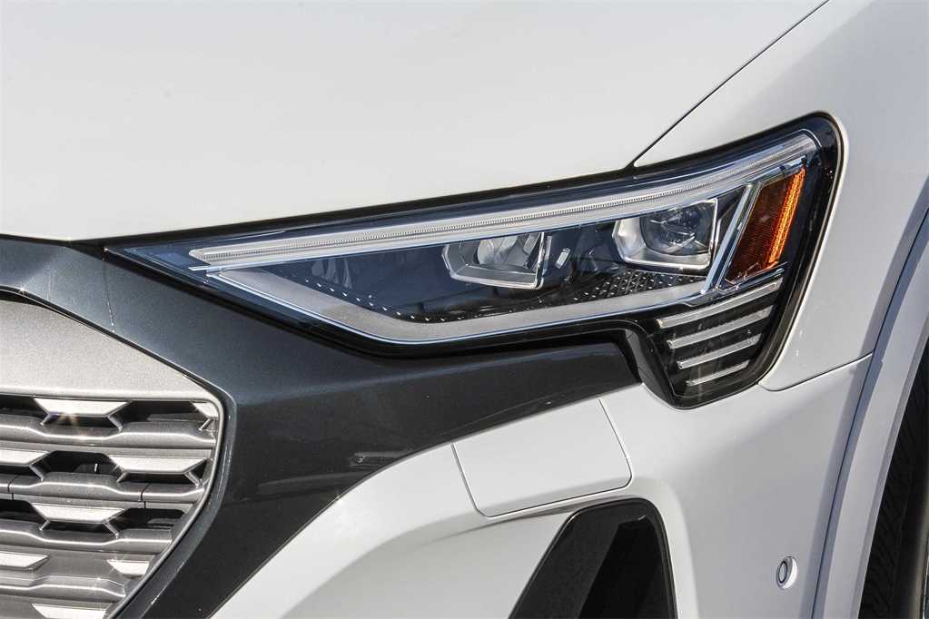 Thumbnail: 2024 Audi Q8 e-tron - 7