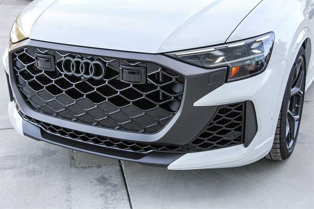 Thumbnail: 2026 Audi RS Q8 - 8