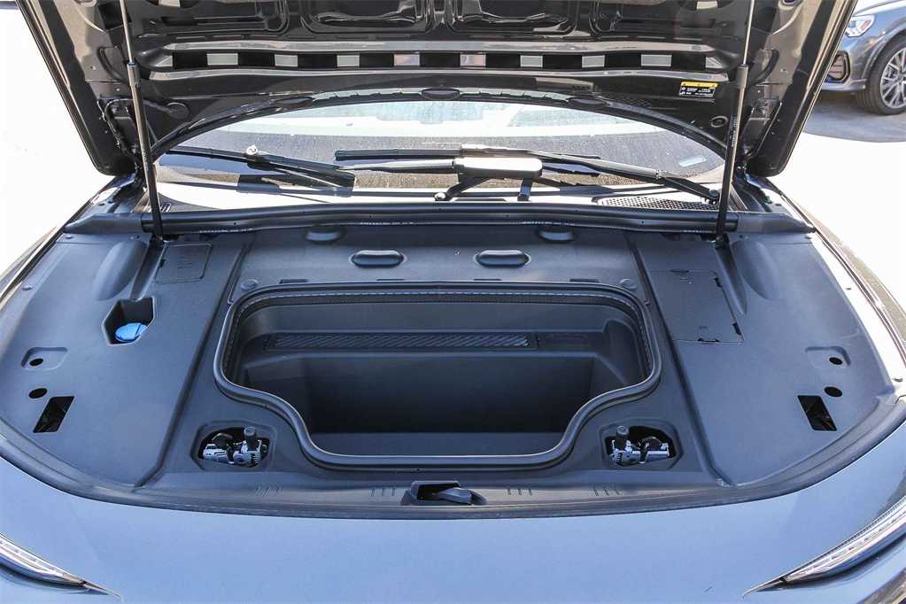 Thumbnail: 2025 Audi e-tron S - 28