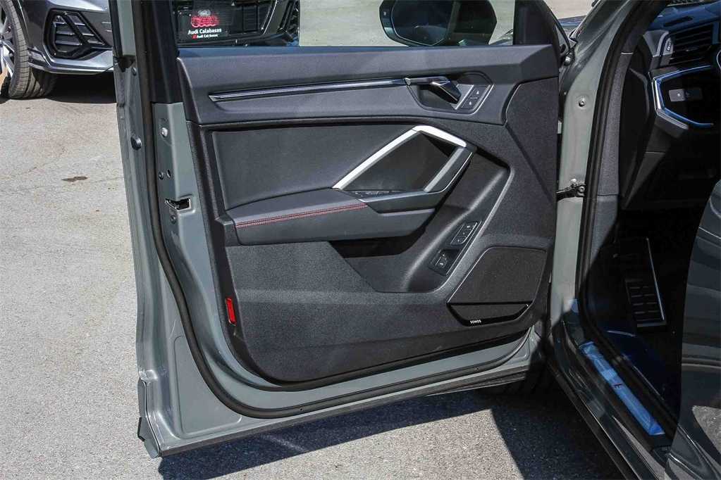 Thumbnail: 2025 Audi Q3 - 22