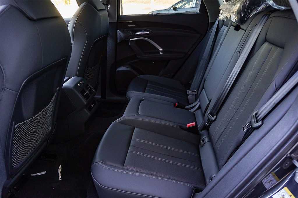 Thumbnail: 2025 Audi Q5 - 21