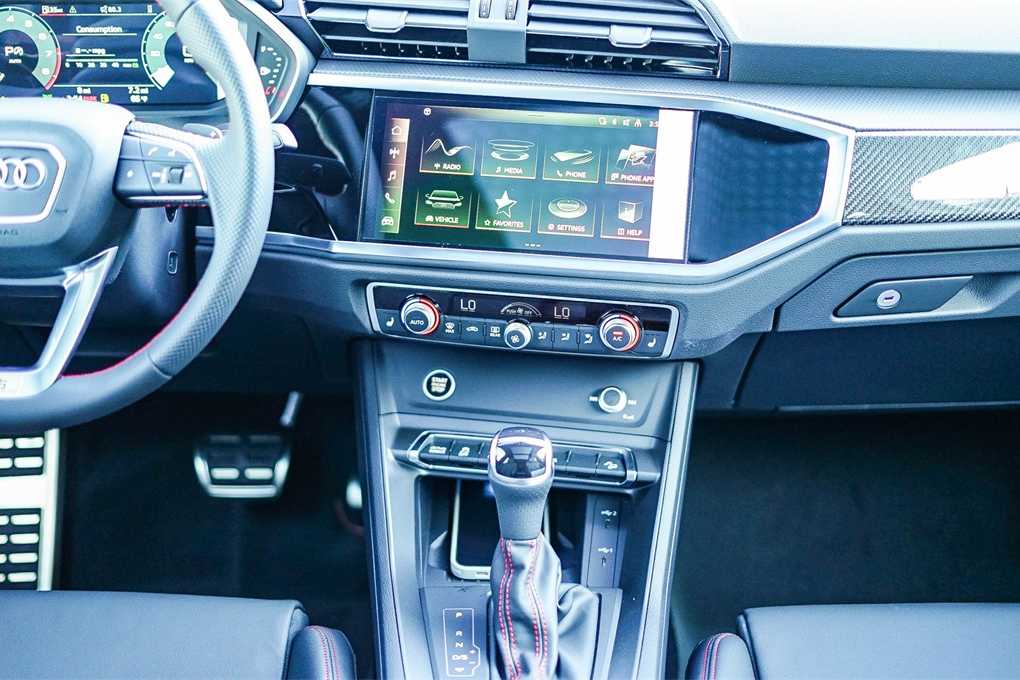 Thumbnail: 2025 Audi Q3 - 13