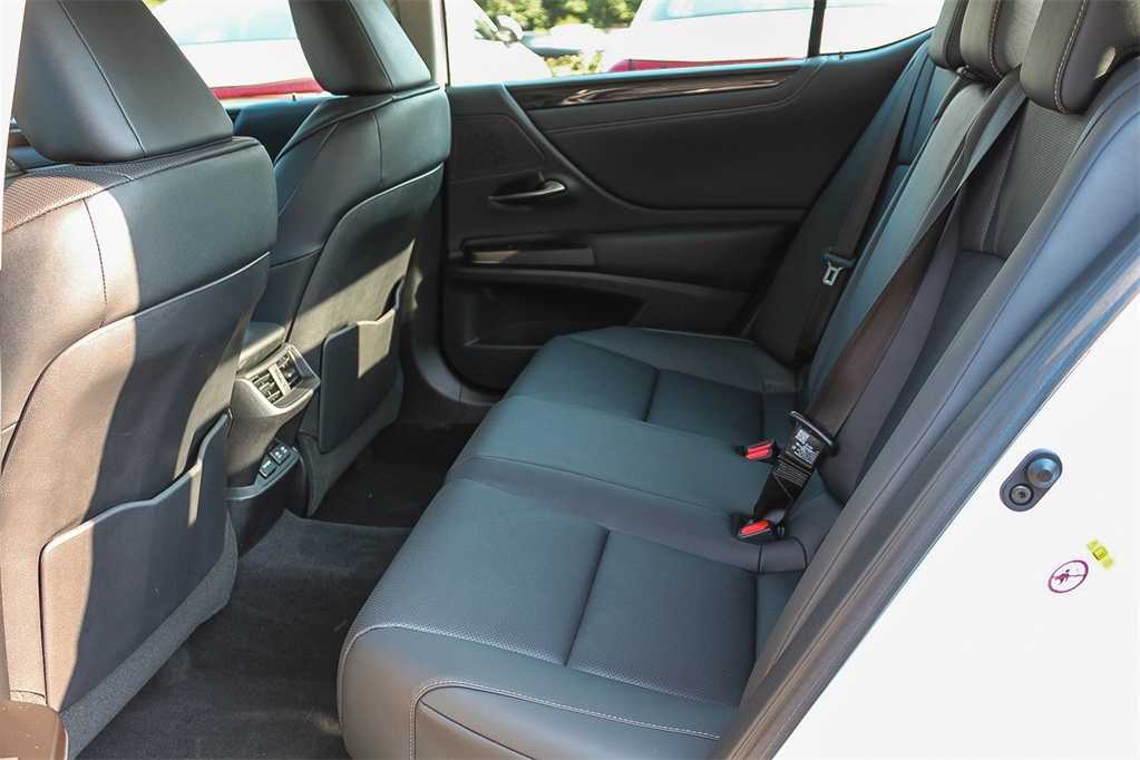 Thumbnail: 2019 Lexus ES - 21