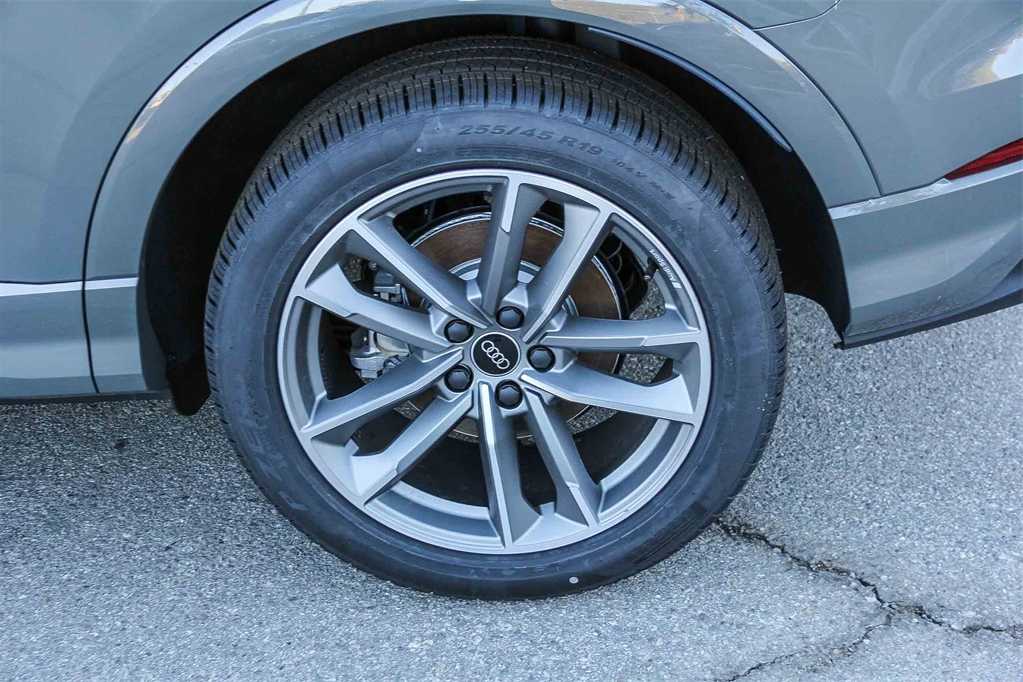 Thumbnail: 2025 Audi Q3 - 10