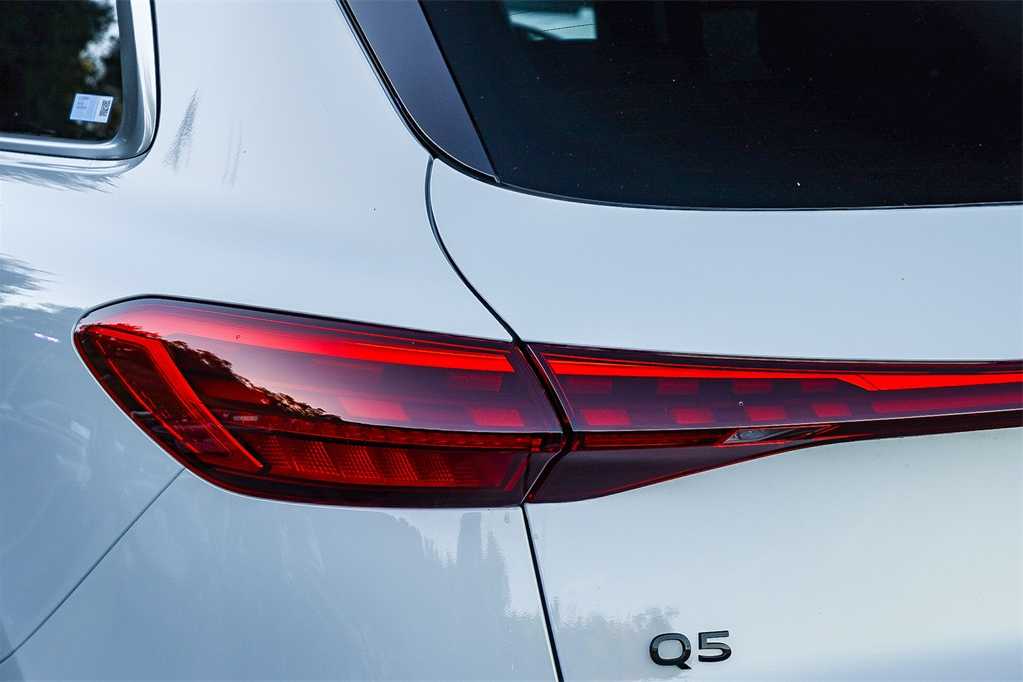 Thumbnail: 2025 Audi Q5 - 7
