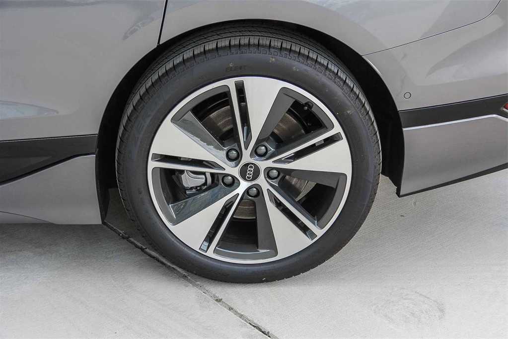 Thumbnail: 2025 Audi e-tron S - 10