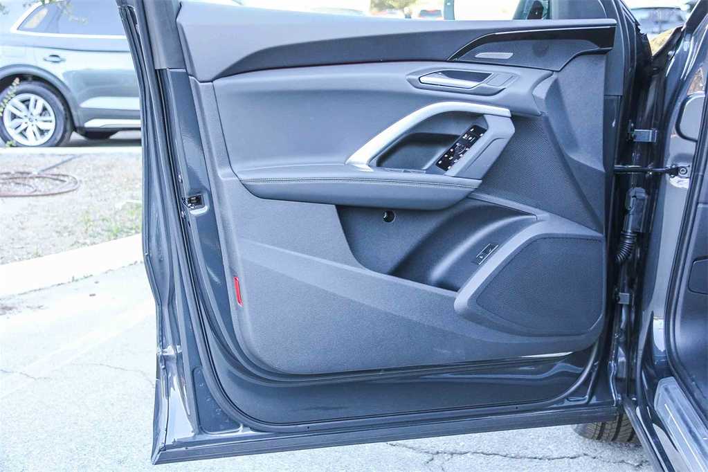 Thumbnail: 2025 Audi Q5 - 22