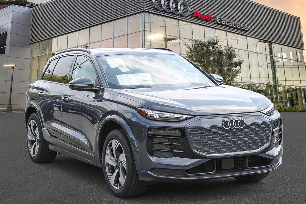 Thumbnail: 2025 Audi Q6 e-tron - 3