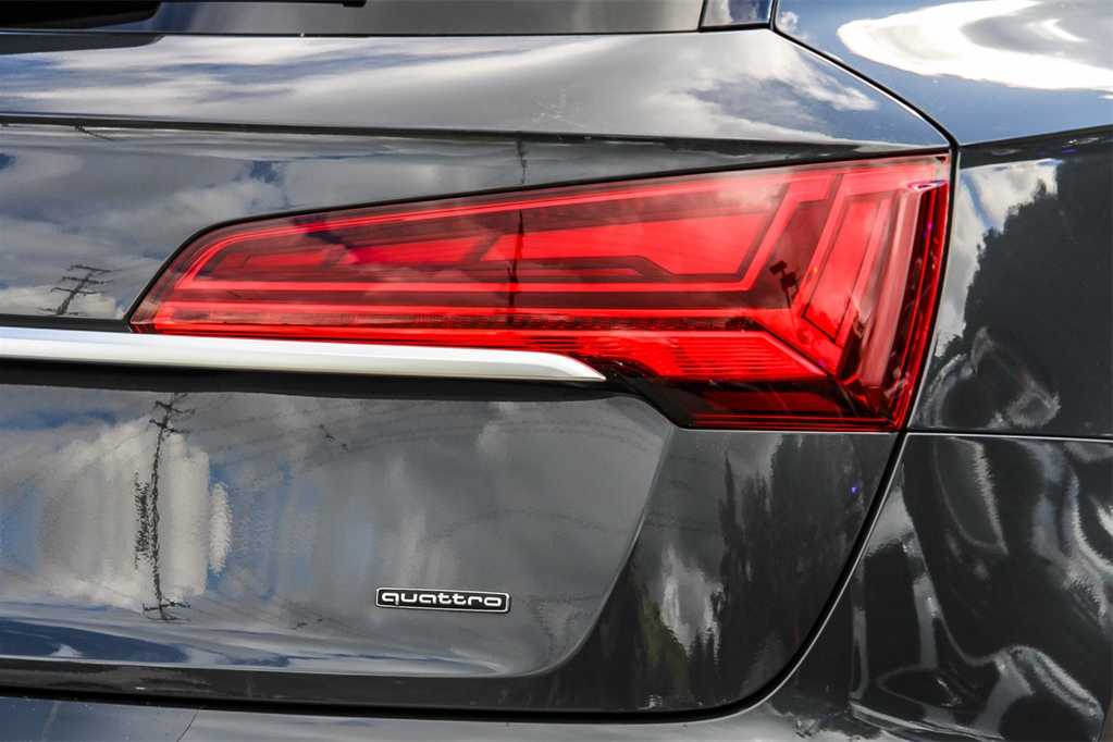 Thumbnail: 2023 Audi Q5 - 11