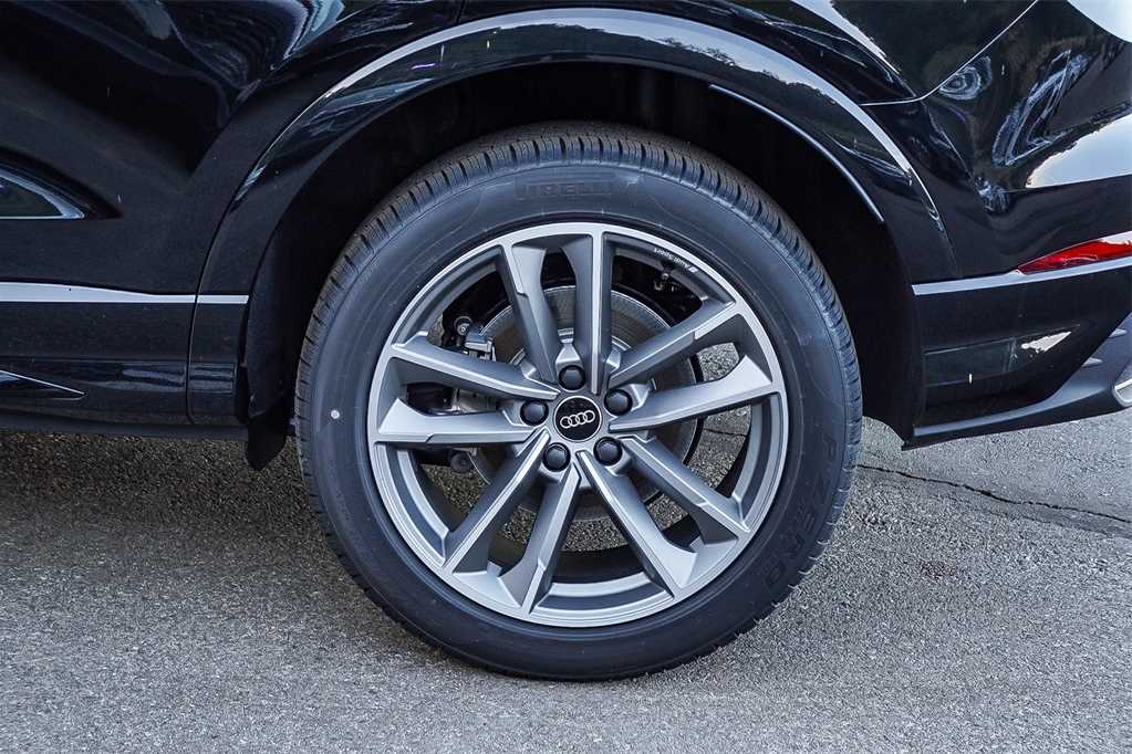 Thumbnail: 2025 Audi Q3 - 11