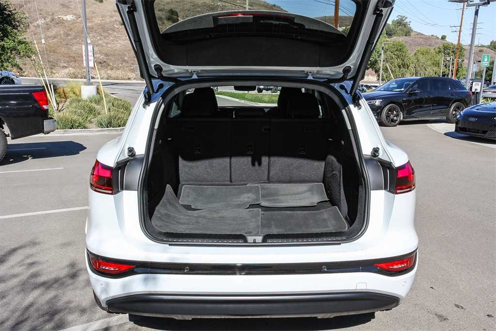 Thumbnail: 2025 Audi Q6 e-tron - 26