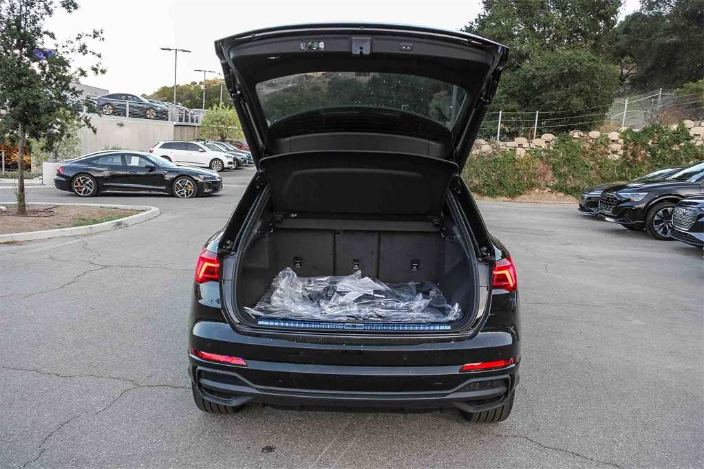 Thumbnail: 2025 Audi Q3 - 26