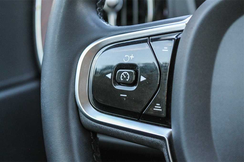 Thumbnail: 2023 Volvo XC60 - 16