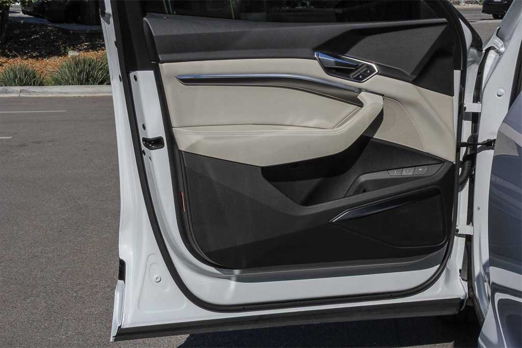 Thumbnail: 2024 Audi Q8 e-tron - 22