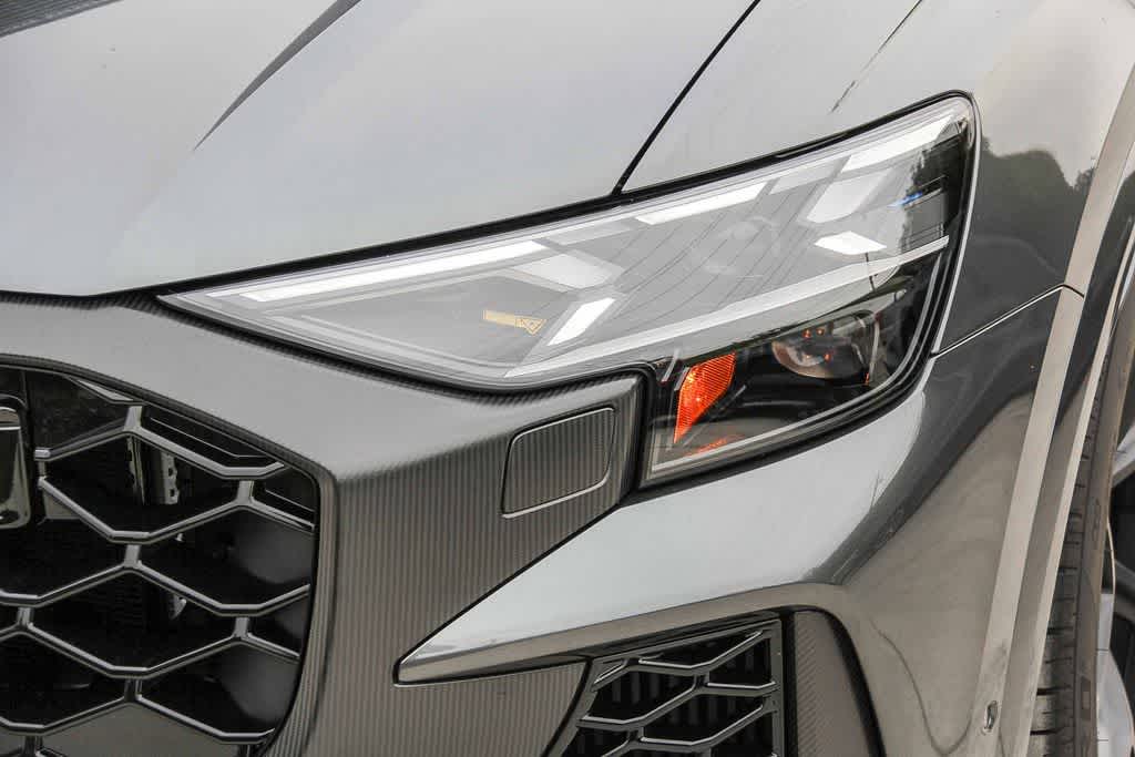 Thumbnail: 2026 Audi RS Q8 - 7