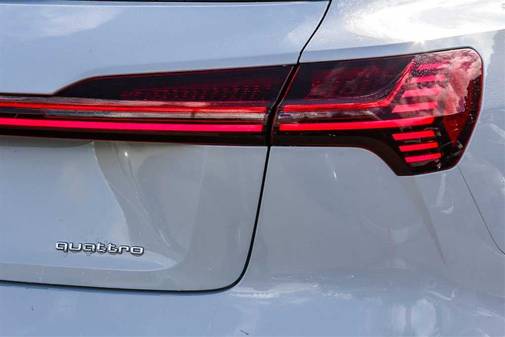 Thumbnail: 2022 Audi e-tron - 11