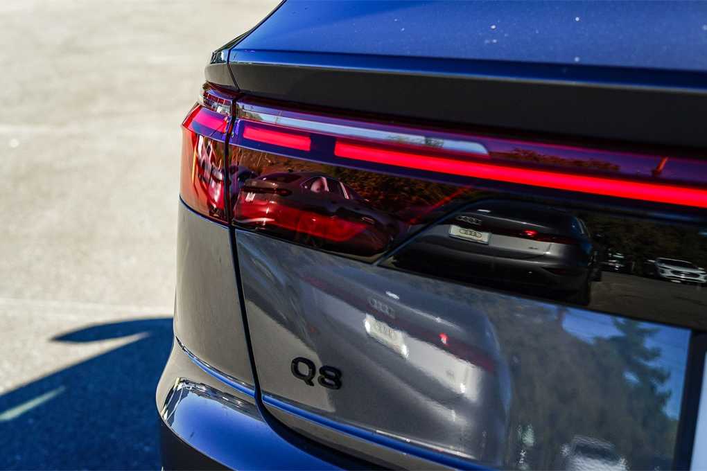 Thumbnail: 2026 Audi Q8 - 10