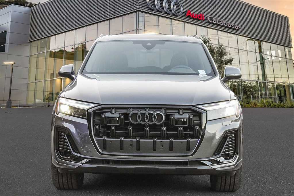 2025 Audi Q7 45 Premium Plus photo 2