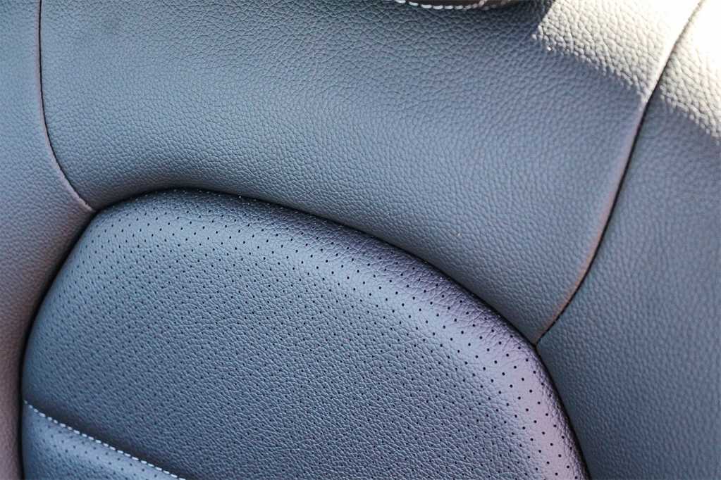 Thumbnail: 2016 Mercedes-Benz C-Class - 26