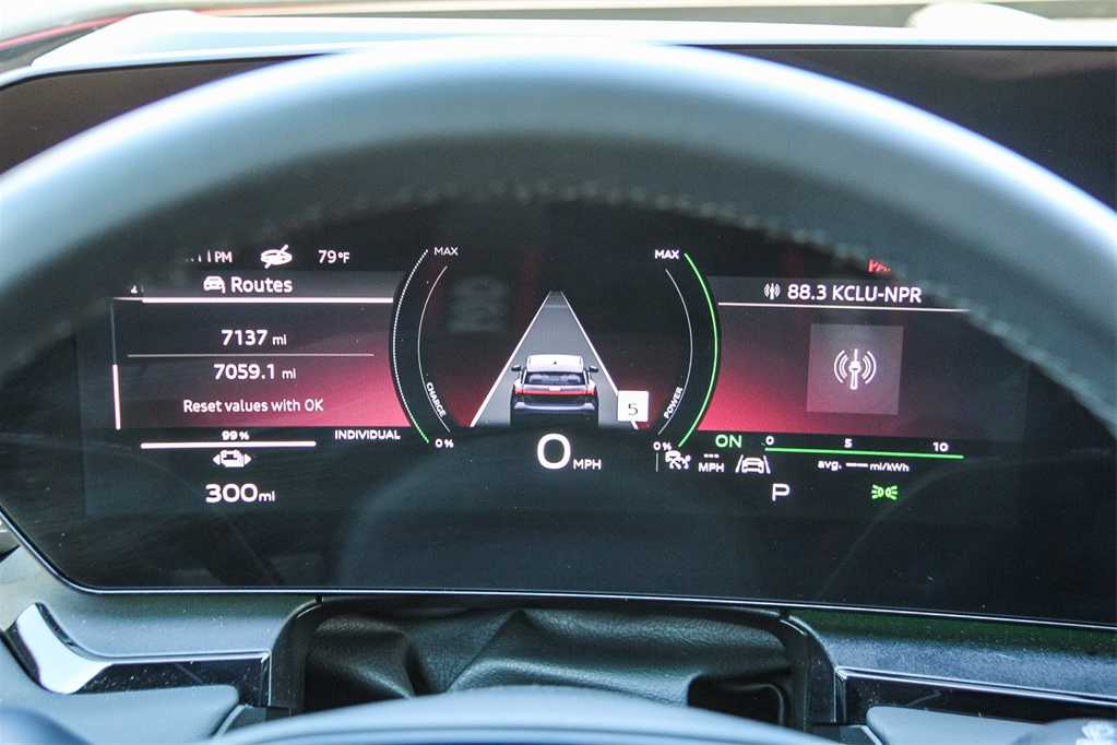 Thumbnail: 2025 Audi Q6 e-tron - 24