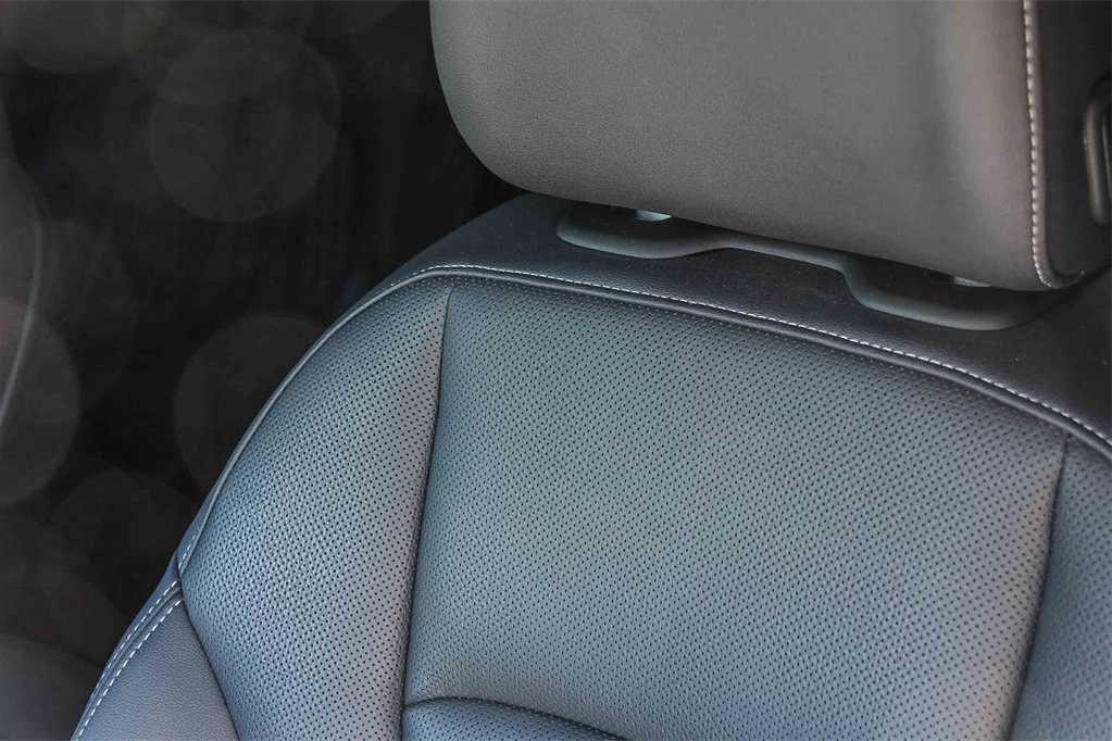 Thumbnail: 2025 Audi Q8 - 25