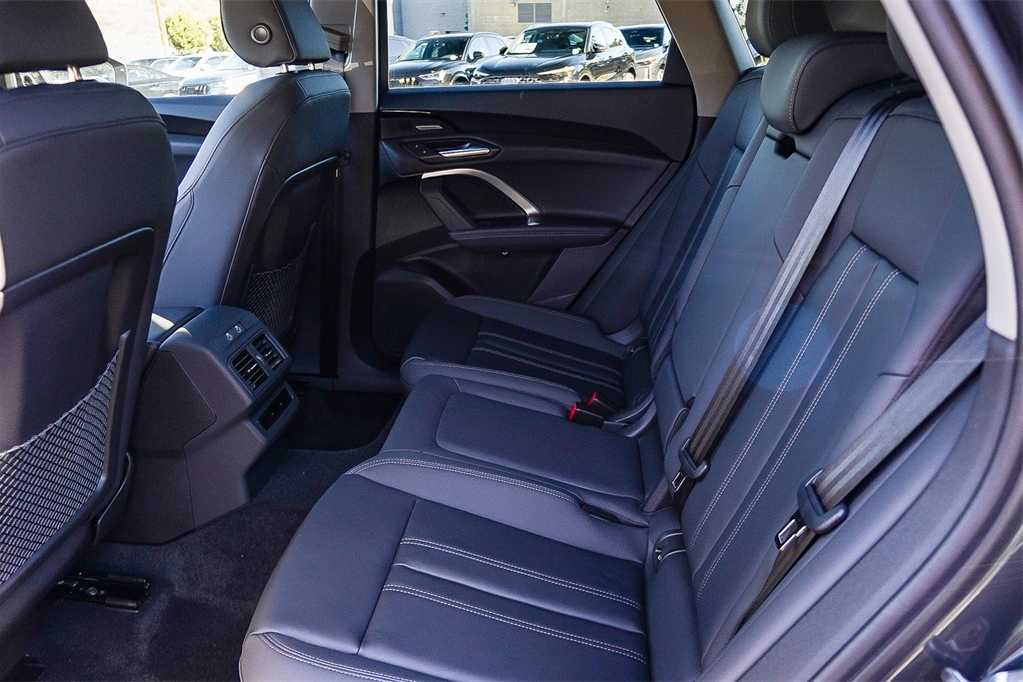 Thumbnail: 2025 Audi Q5 - 21