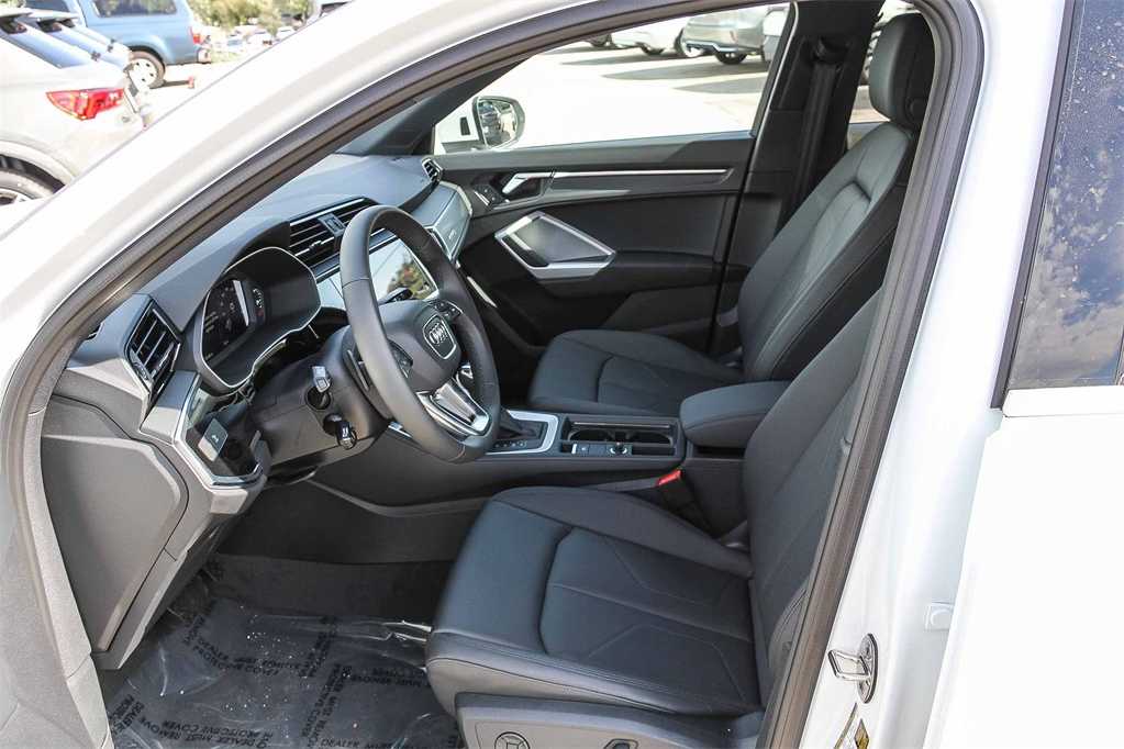 Thumbnail: 2025 Audi Q3 - 19