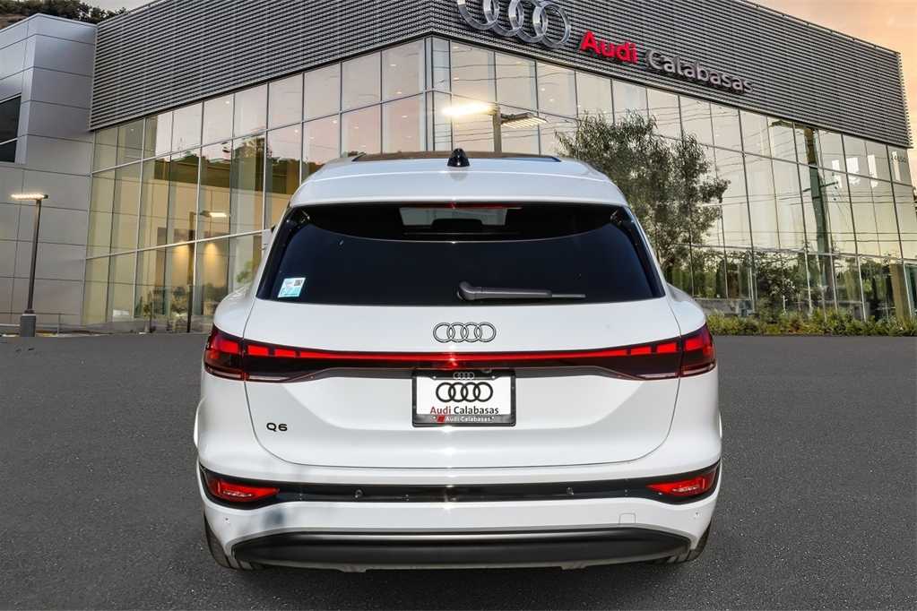 Thumbnail: 2025 Audi Q6 e-tron - 3